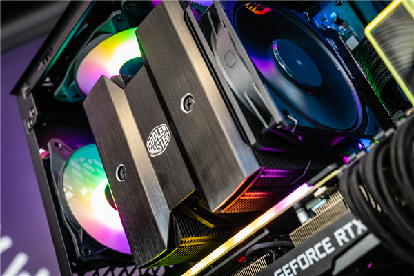 酷冷至尊推出暴雪T824散热器